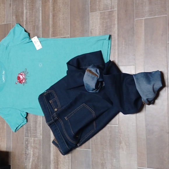 Aeropostale Tops - AEROPOSTLE  CLASSIC GRAPHIC CREW